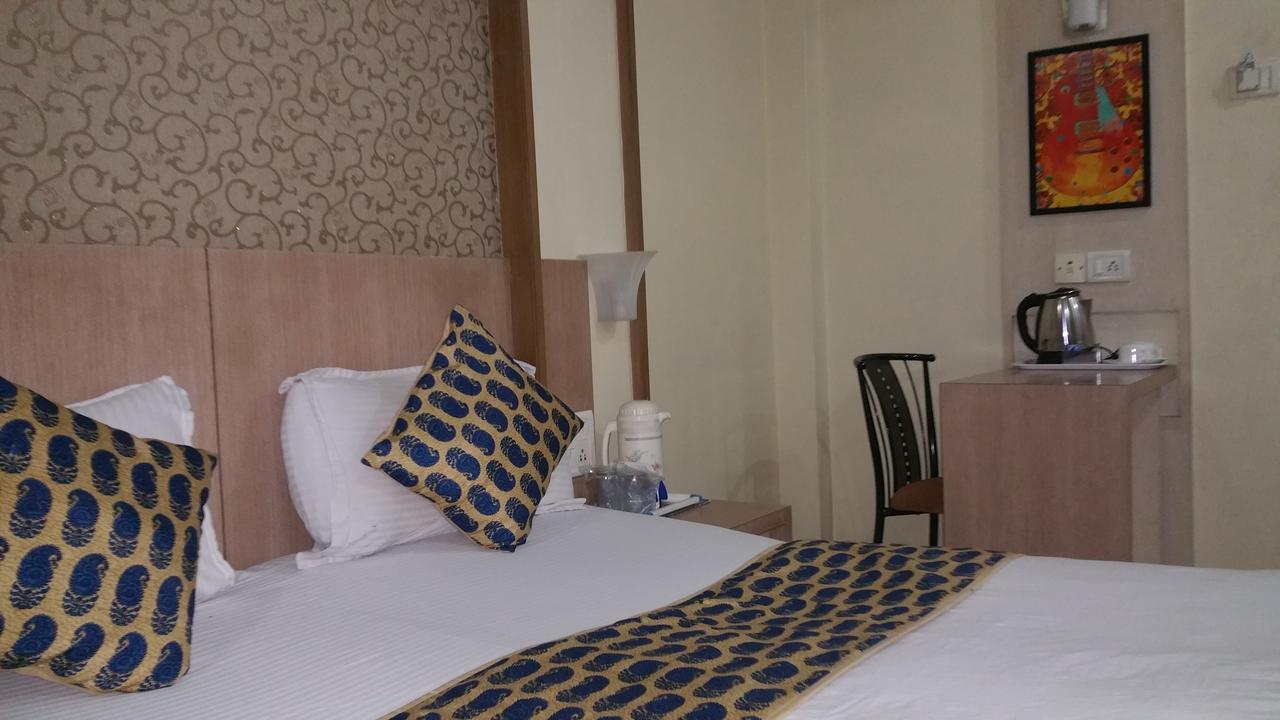 Hotel Panchratna Panvel Exterior foto